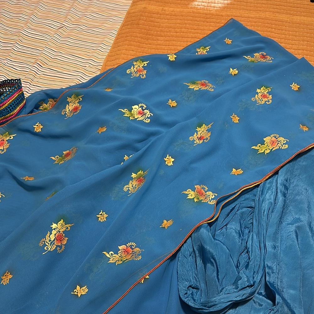Blue printed 3pc chiffon/georgette salwar kameez. - Picture 3 of 4